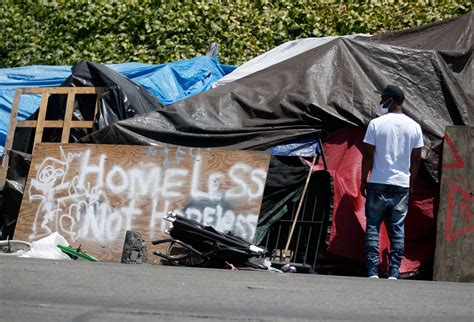 Shooting at Oakland homeless encampment sends man to hospital